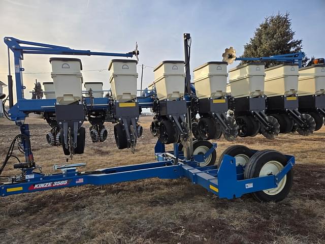 Image of Kinze 3505 equipment image 3