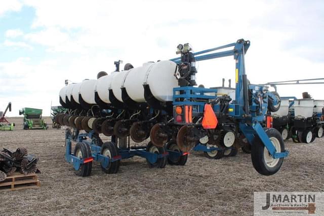 Image of Kinze 3600 equipment image 3