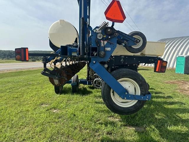 Image of Kinze 3600 equipment image 2