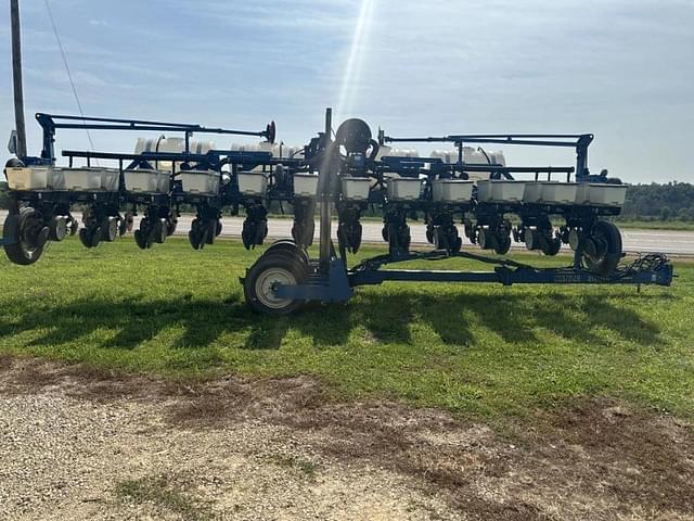 Image of Kinze 3600 equipment image 4