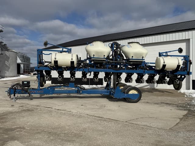 Image of Kinze 3600 equipment image 3