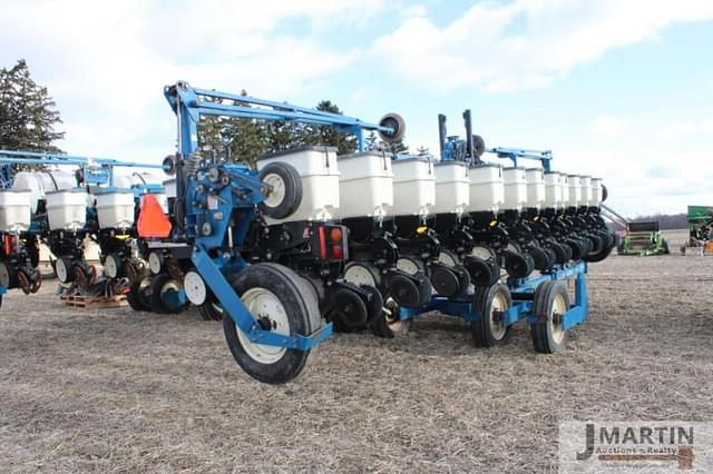 Image of Kinze 3600 equipment image 3