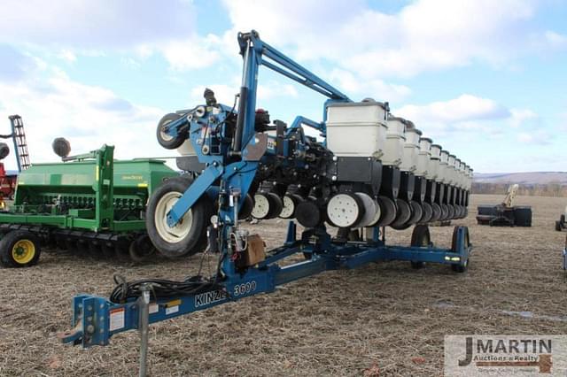 Image of Kinze 3600 equipment image 1