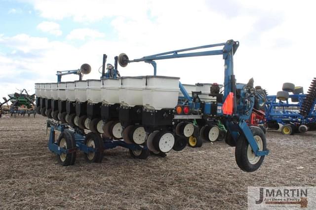 Image of Kinze 3600 equipment image 2