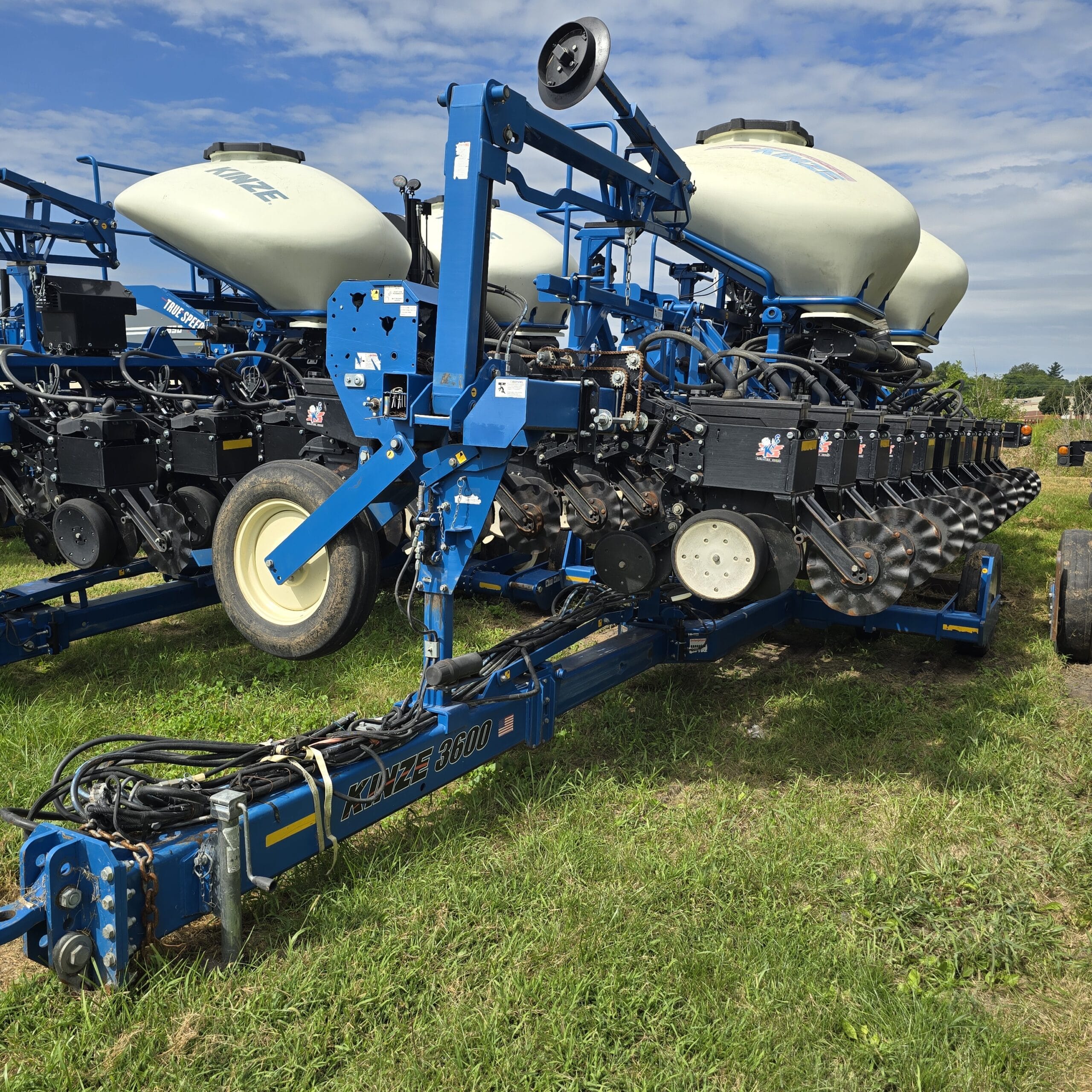 2015 Kinze 3600 Equipment Image0
