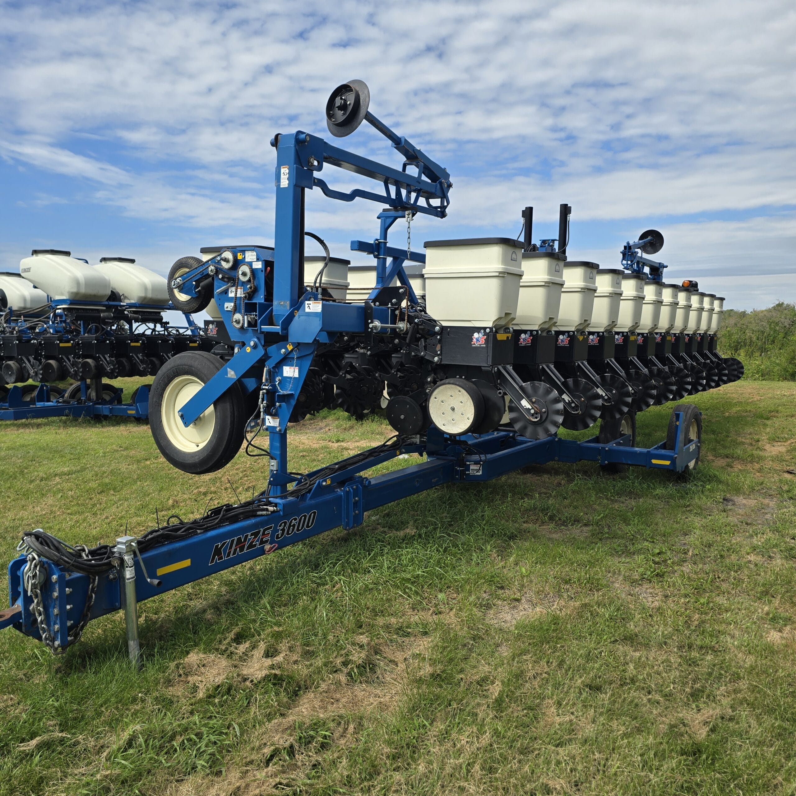2013 Kinze 3600 Equipment Image0