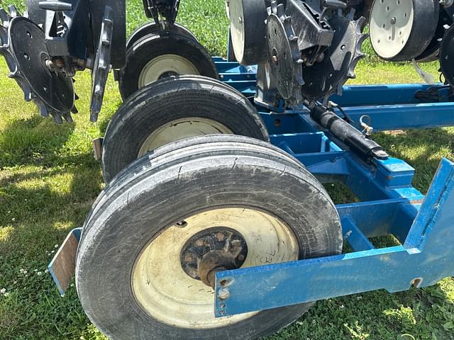 Image of Kinze 3600 equipment image 4