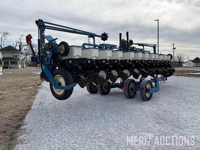 Image of Kinze 3600 equipment image 4