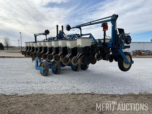 Image of Kinze 3600 equipment image 2