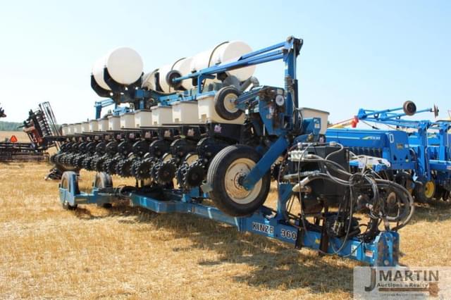 Image of Kinze 3600 equipment image 1