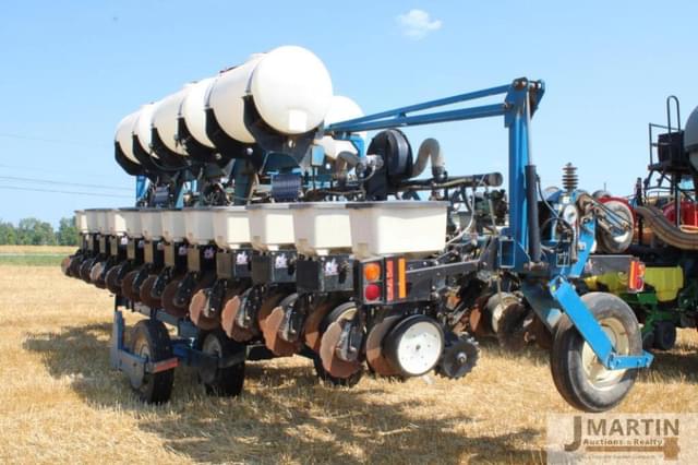 Image of Kinze 3600 equipment image 3