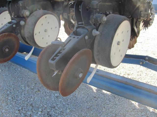 Image of Kinze 3600 equipment image 3