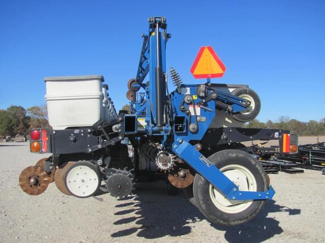 Image of Kinze 3600 equipment image 1
