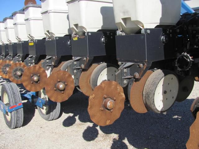 Image of Kinze 3600 equipment image 4