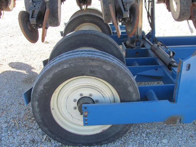 Image of Kinze 3600 equipment image 3