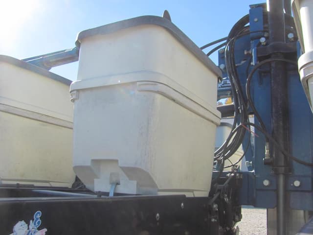 Image of Kinze 3600 equipment image 4