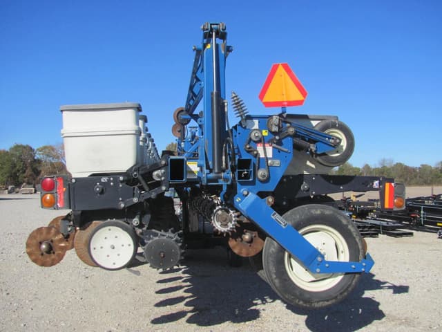Image of Kinze 3600 equipment image 1