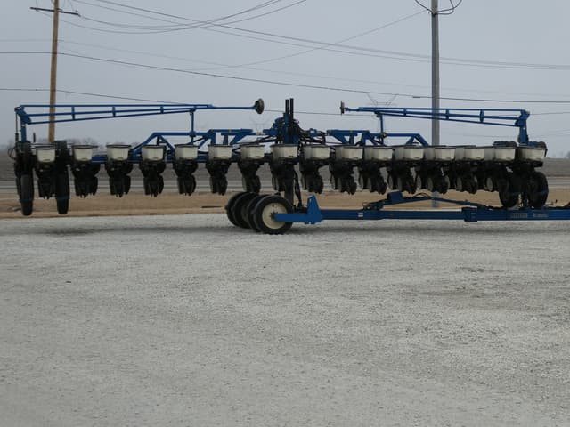 Image of Kinze 3600 equipment image 4