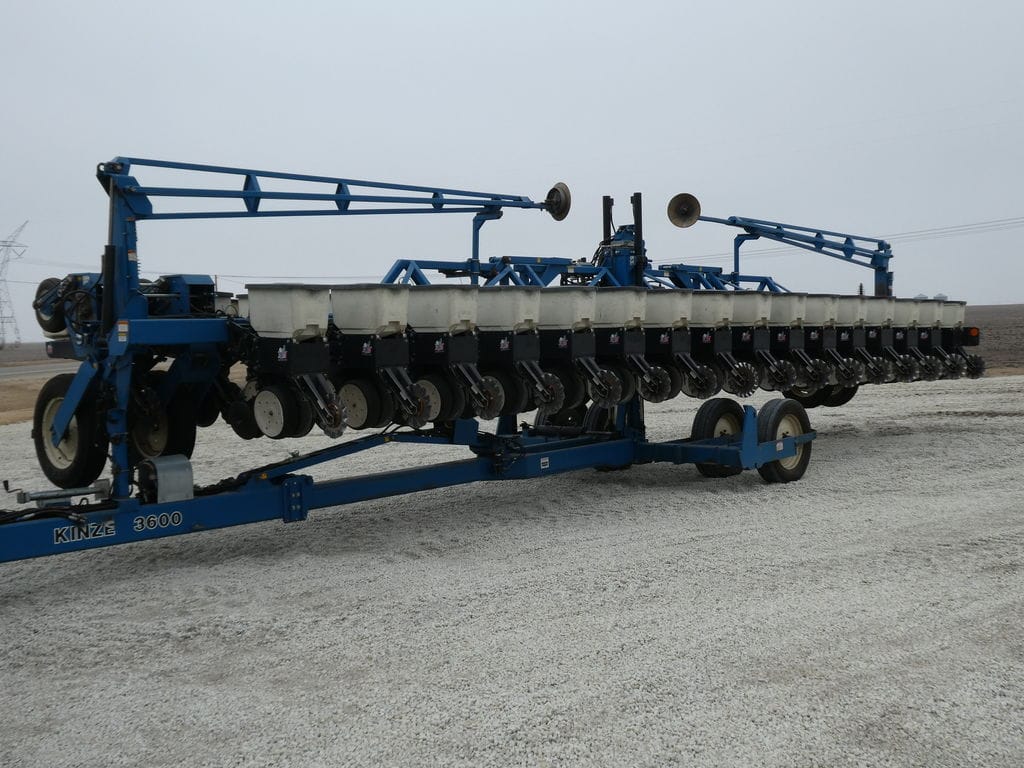 Kinze 3600 Equipment Image0