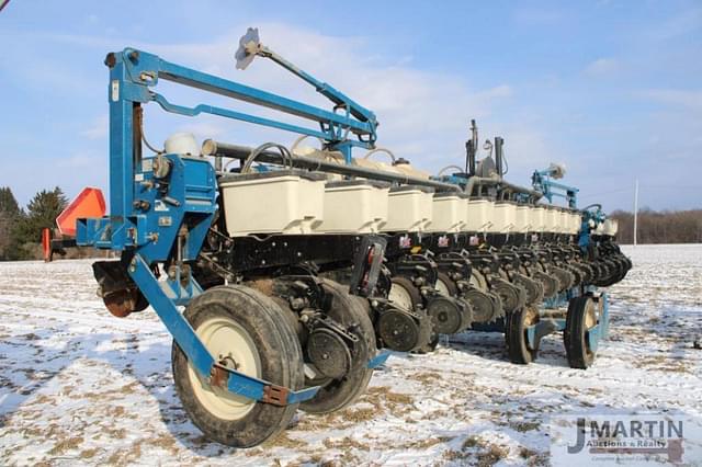 Image of Kinze 3600 equipment image 3