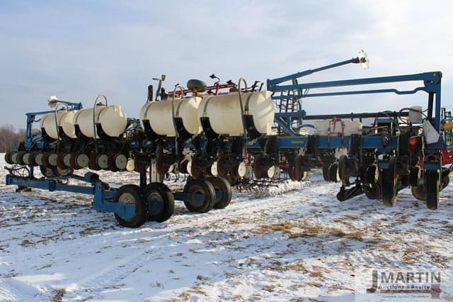 Image of Kinze 3600 equipment image 2