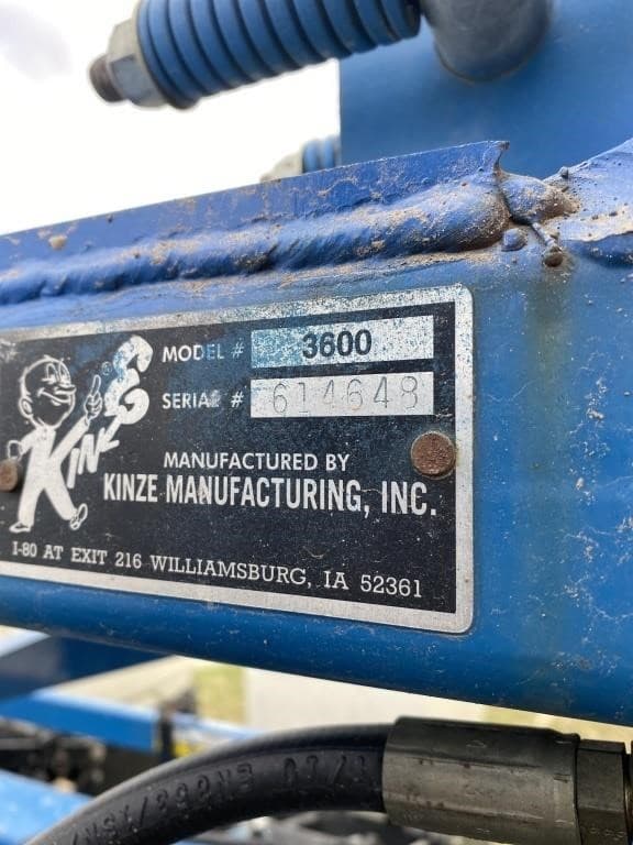Image of Kinze 3600 equipment image 3