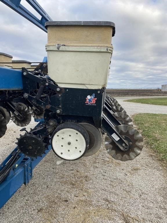 Image of Kinze 3600 equipment image 2