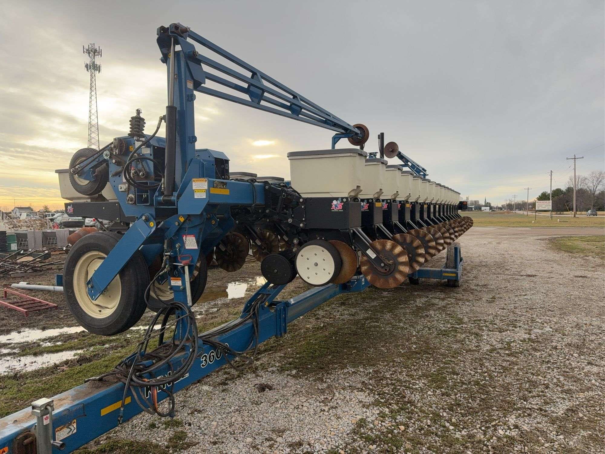 Kinze 3600 Equipment Image0