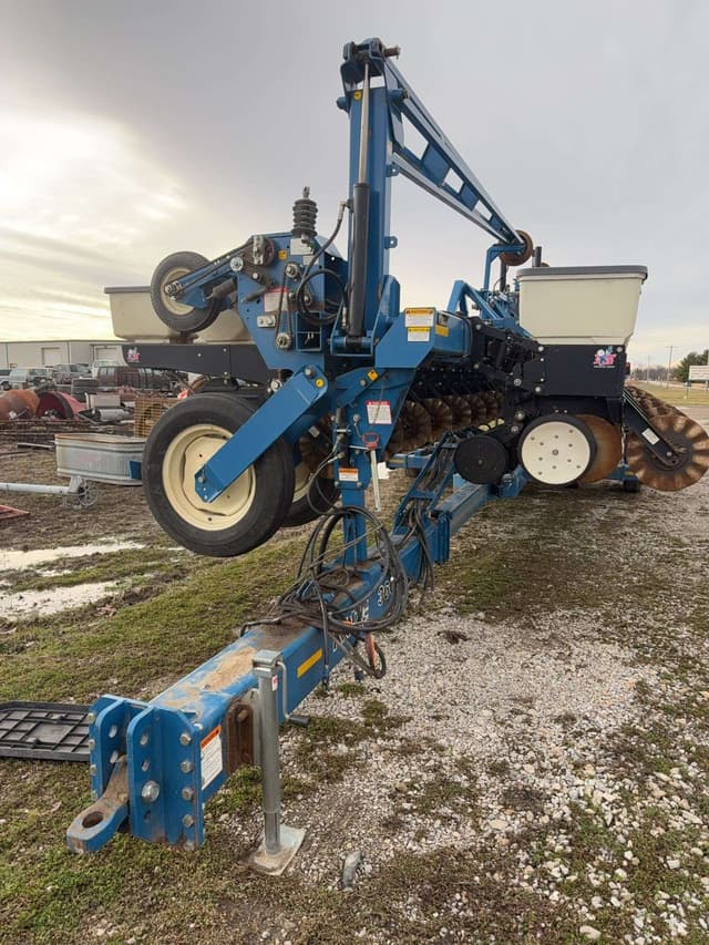 Image of Kinze 3600 equipment image 1