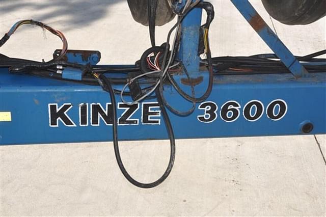 Image of Kinze 3600 equipment image 3