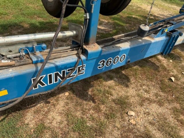 Image of Kinze 3600 equipment image 2