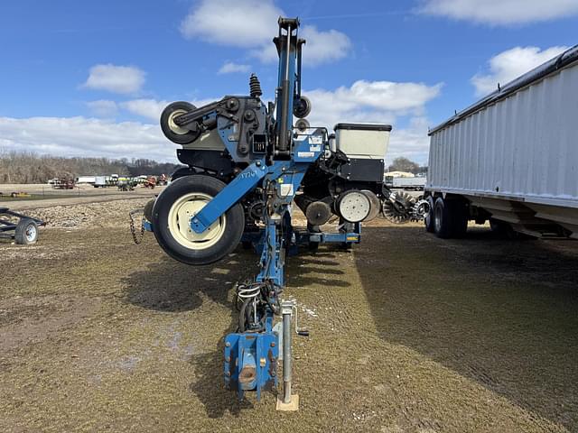 Image of Kinze 3600 equipment image 1