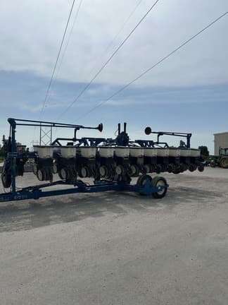 Image of Kinze 3600 equipment image 3