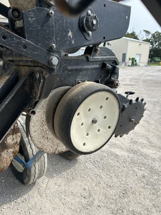 Image of Kinze 3600 equipment image 1