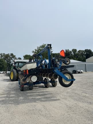 Image of Kinze 3600 equipment image 2