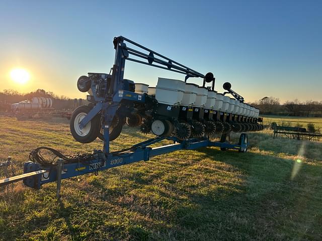 Image of Kinze 3600 equipment image 1