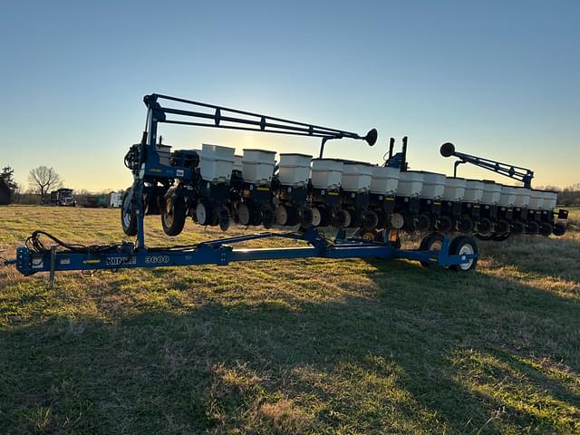 Image of Kinze 3600 equipment image 3