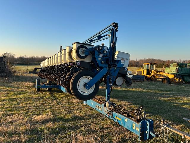 Image of Kinze 3600 equipment image 2