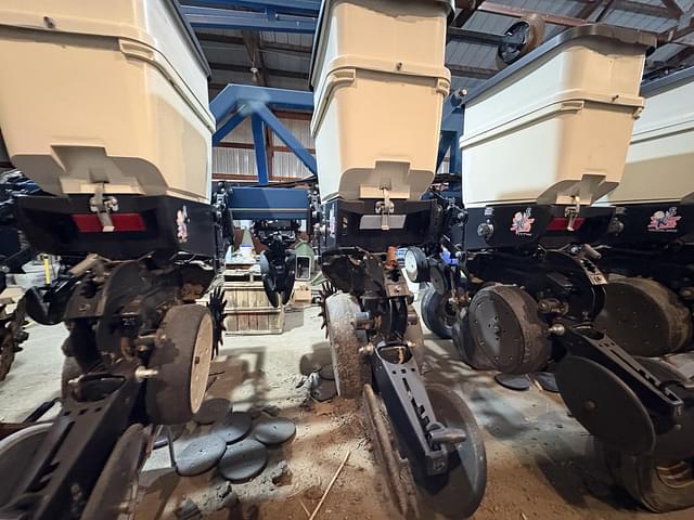 Image of Kinze 3600 equipment image 4