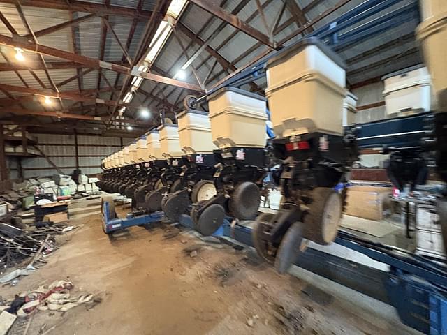 Image of Kinze 3600 equipment image 1