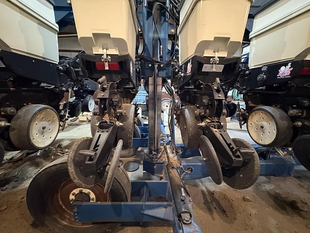Image of Kinze 3600 equipment image 3