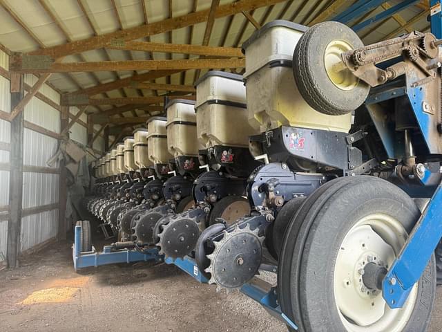 Image of Kinze 3600 equipment image 4