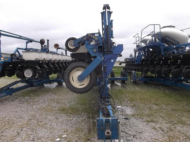 Image of Kinze 3600 equipment image 1