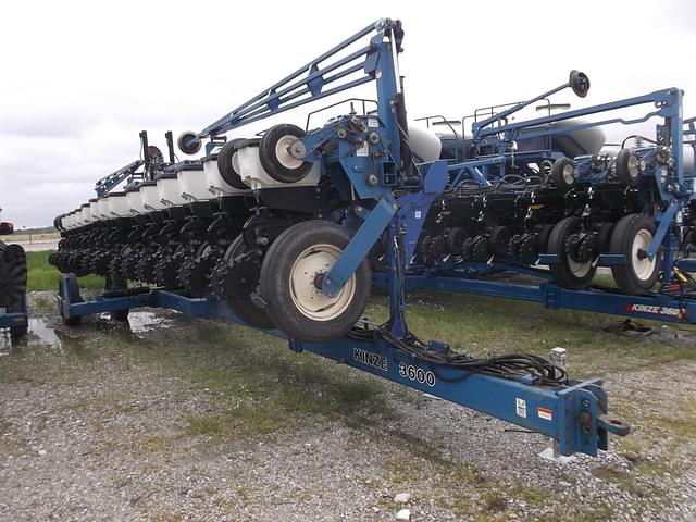 Image of Kinze 3600 equipment image 2