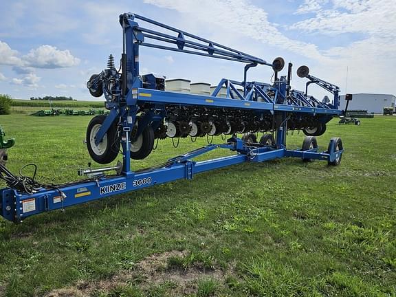 Kinze 3600 Equipment Image0