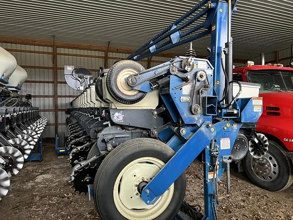 Image of Kinze 3600 equipment image 2