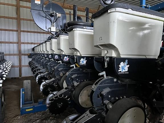 Image of Kinze 3600 equipment image 3