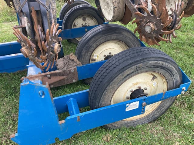Image of Kinze 3600 equipment image 2