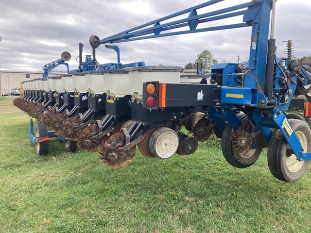 Image of Kinze 3600 equipment image 4