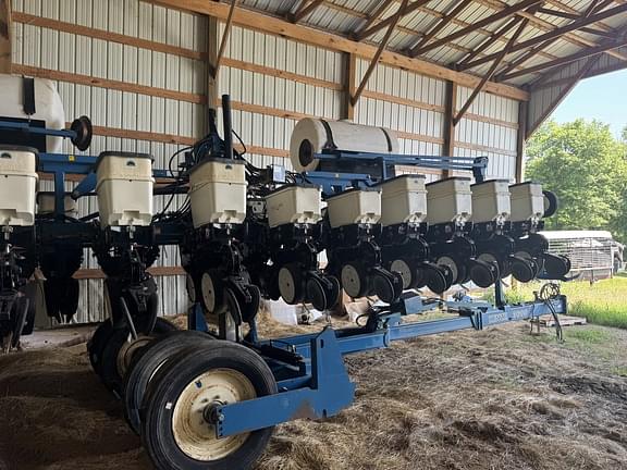 Image of Kinze 3600 equipment image 2